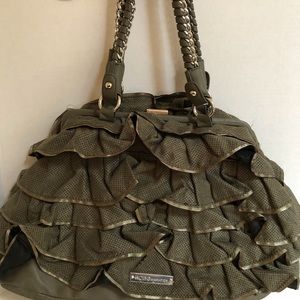 Ruffle bag. Chain strap.
